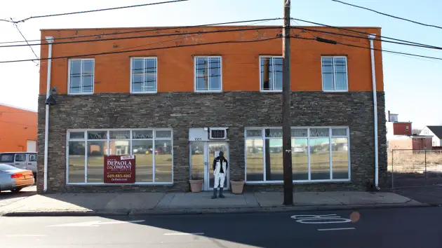 They were convicted on marijuana charges. Now they’re first in line to sell it legally